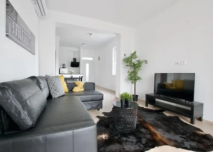 Family Apartments By Hi5 - Zamardi